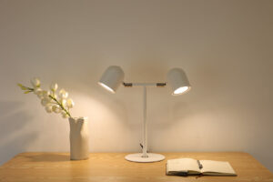 Minimalistisk Skrivebordslampe - Med Base & To lamper - Hvid