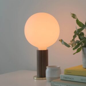 Tala bordlampe Knuckle, lampe i opalglas, valn⌀d