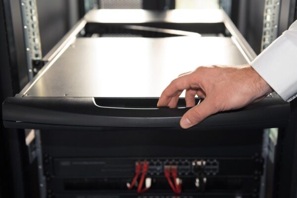 KVM konsol 19" LCD – DIGITUS, 1-port VGA, tysk tastatur